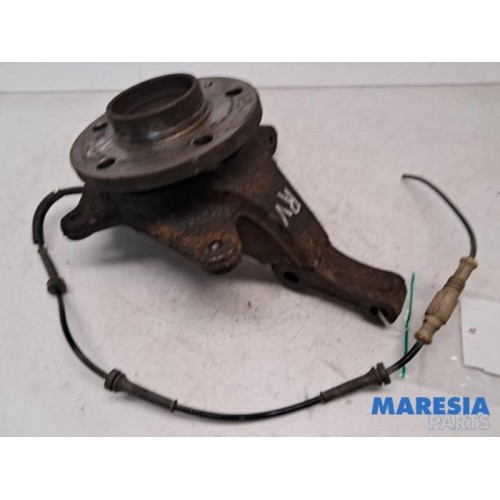 Renault - Trafic - Knuckle, front right