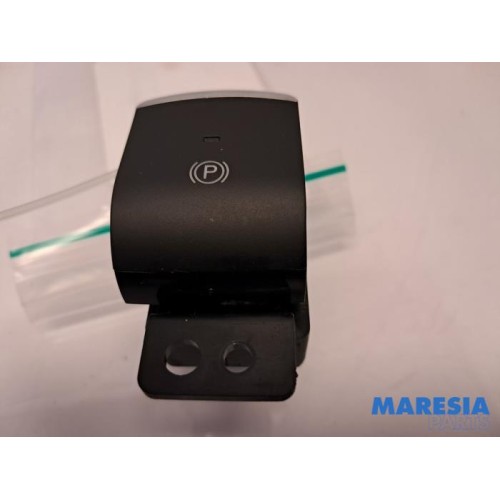 Alfa Romeo - Giulia - Parking brake switch