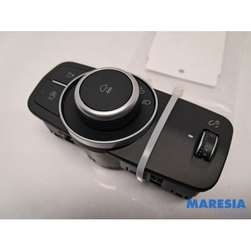 Alfa Romeo - Giulia - Light switch