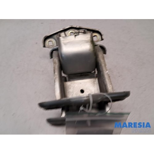 Renault - Trafic - Rear door hinge, right