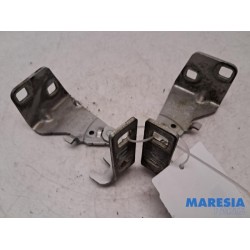 Renault - Trafic - Bonnet Hinge