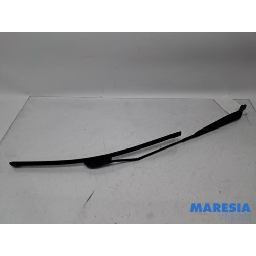 Renault - Kangoo - Front wiper arm
