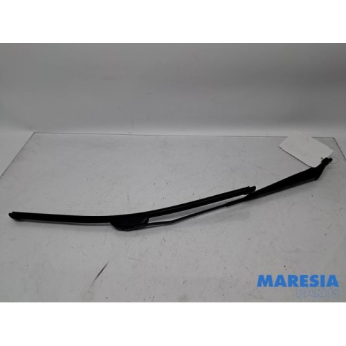Renault - Kangoo - Front wiper arm