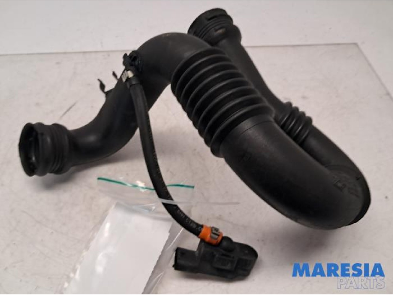 Renault - Trafic - Air intake hose