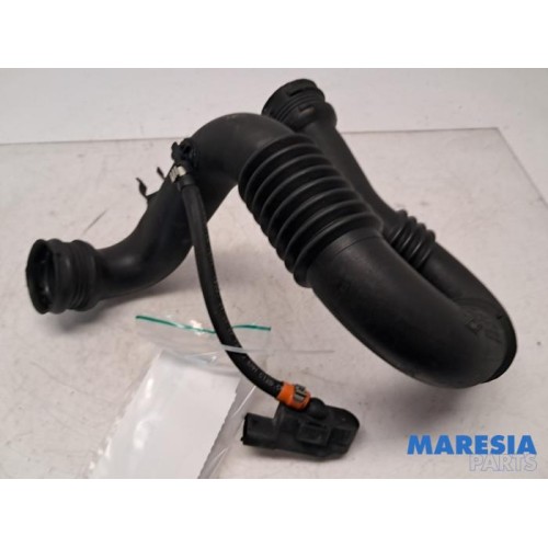 Renault - Trafic - Air intake hose