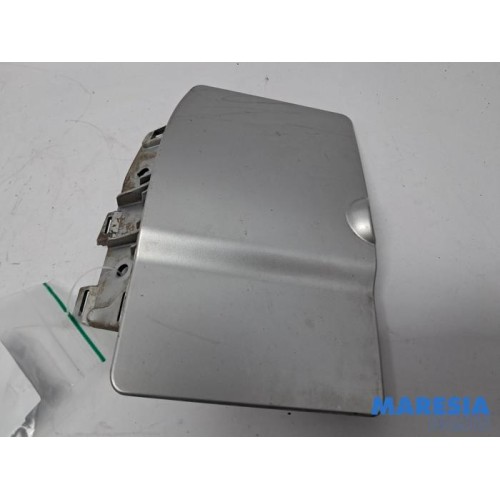 Renault - Trafic - Tank cap cover