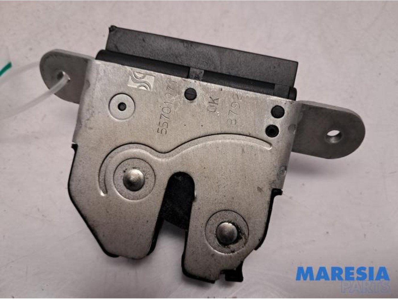 Fiat - 500 - Tailgate lock mechanism