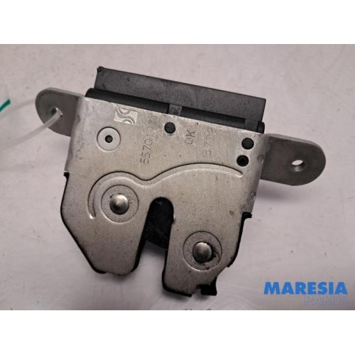 Fiat - 500 - Tailgate lock mechanism