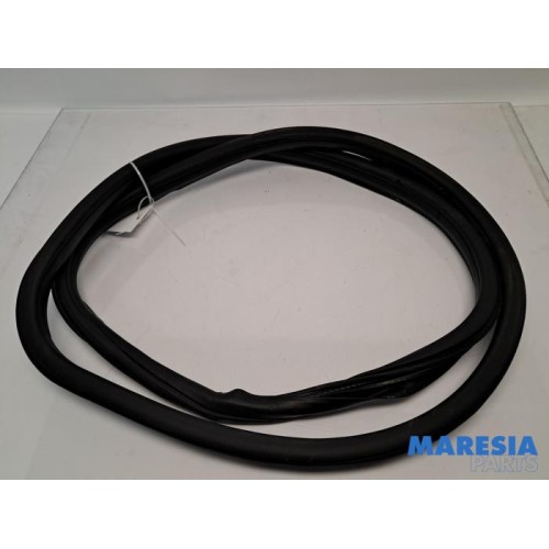 Alfa Romeo - Giulia - Portierrubber 4Deurs links-voor