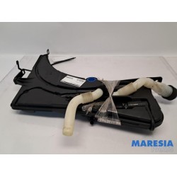 Alfa Romeo - Giulia - Front windscreen washer reservoir