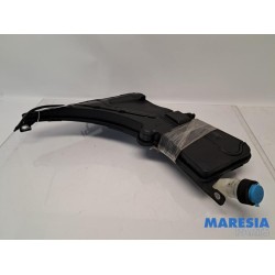 Alfa Romeo - Giulia - Front windscreen washer reservoir