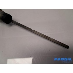 Renault - Trafic - Oil dipstick
