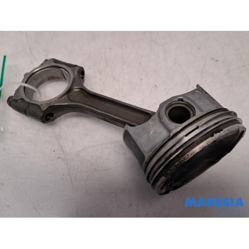 Renault - Megane - Connecting rod
