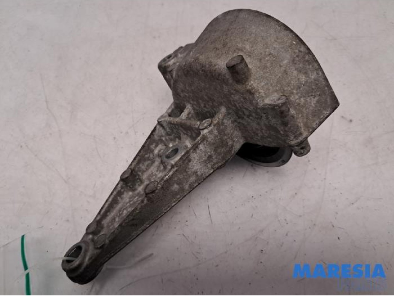 Renault - Megane - Drive belt tensioner