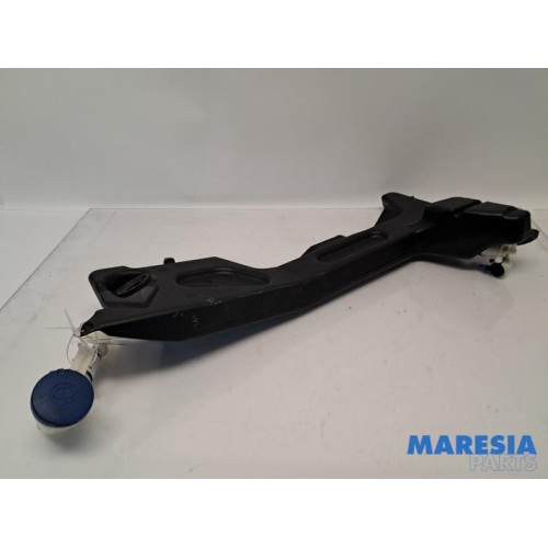 Citroen - C4 Grand Picasso - Front windscreen washer reservoir