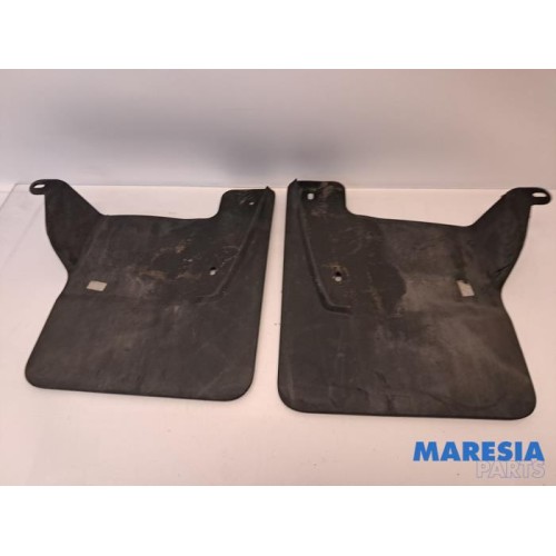 Renault - Master - Mud-flap