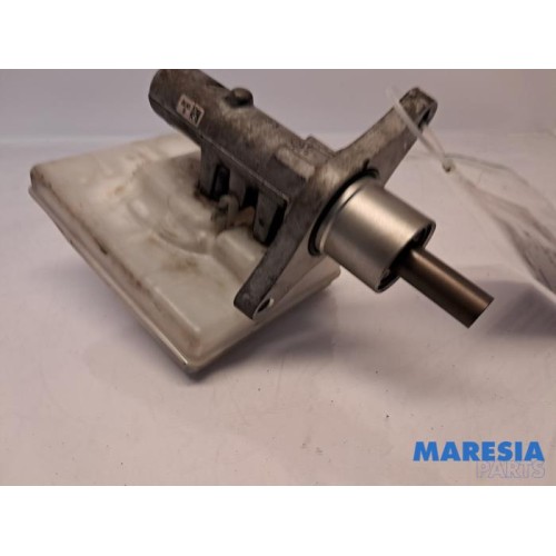 Renault - Master - Master cylinder
