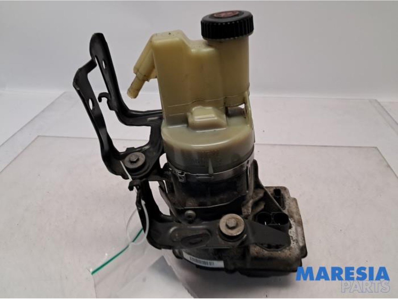 Renault - Master - Power steering pump