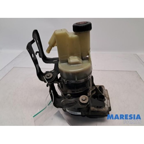 Renault - Master - Power steering pump