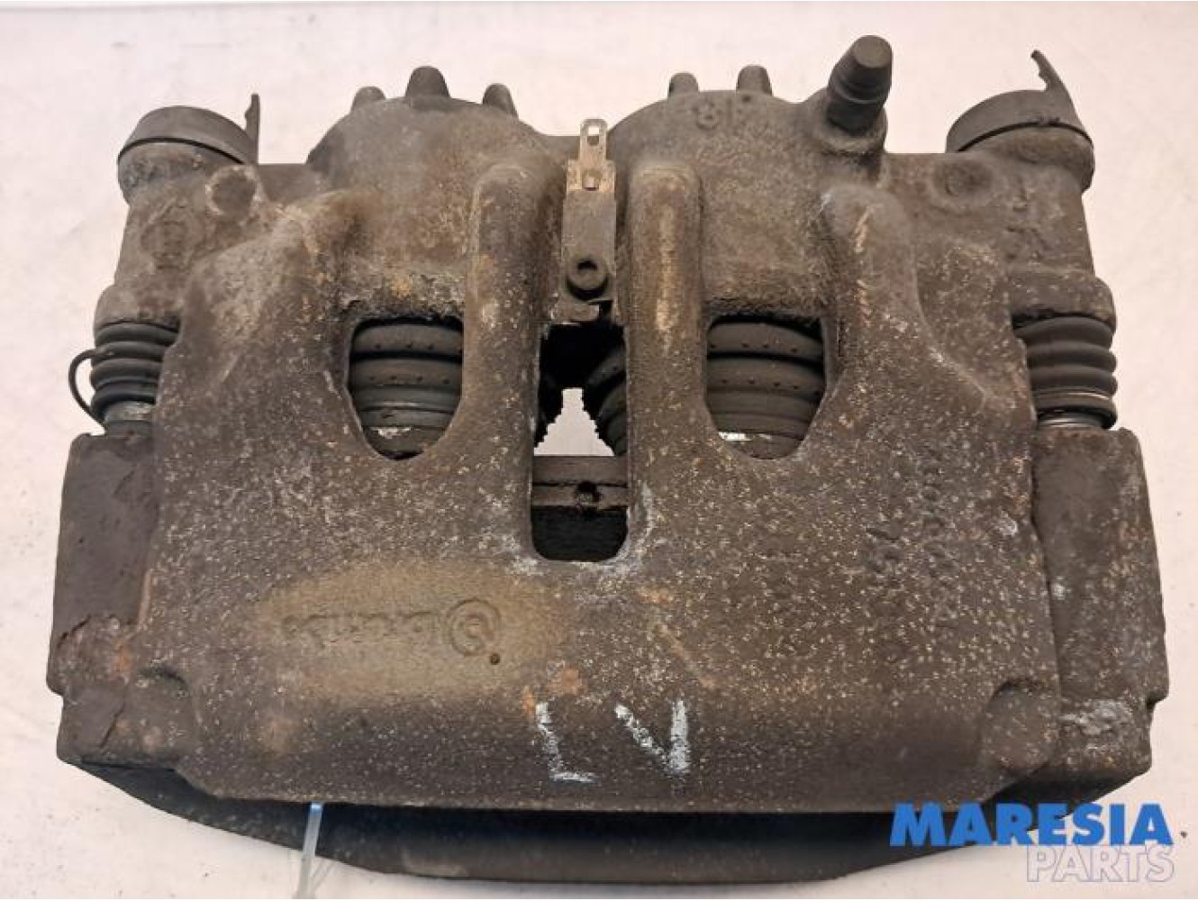 Renault - Master - Front brake calliper, left