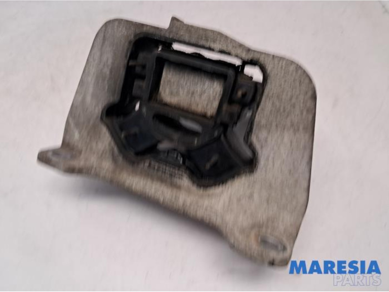 Renault - Master - Engine mount