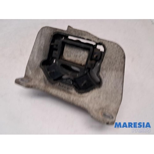 Renault - Master - Engine mount