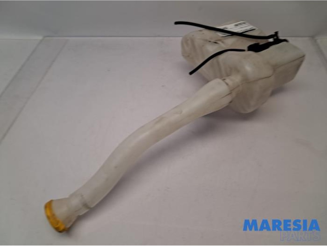 Renault - Master - Front windscreen washer reservoir