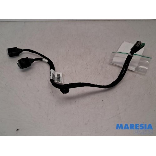 Citroen - C4 Grand Picasso - USB plug