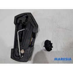 Peugeot - 107 - Krikset + reservewiel