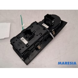 Alfa Romeo - Giulia - Multi-functional window switch