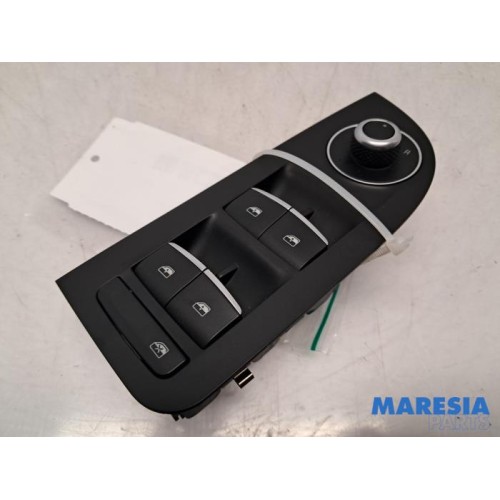 Alfa Romeo - Giulia - Multi-functional window switch