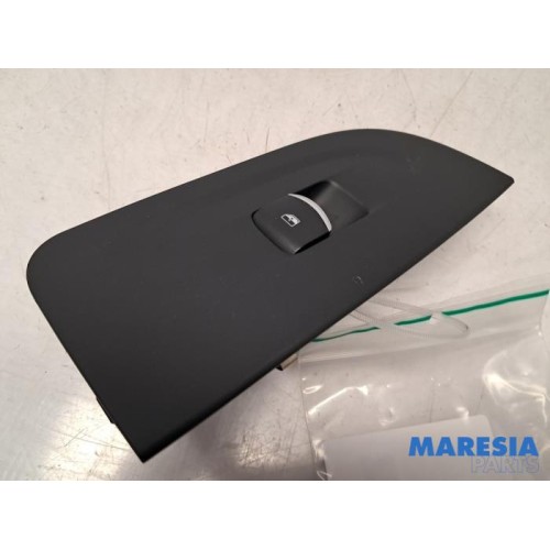 Alfa Romeo - Giulia - Electric window switch