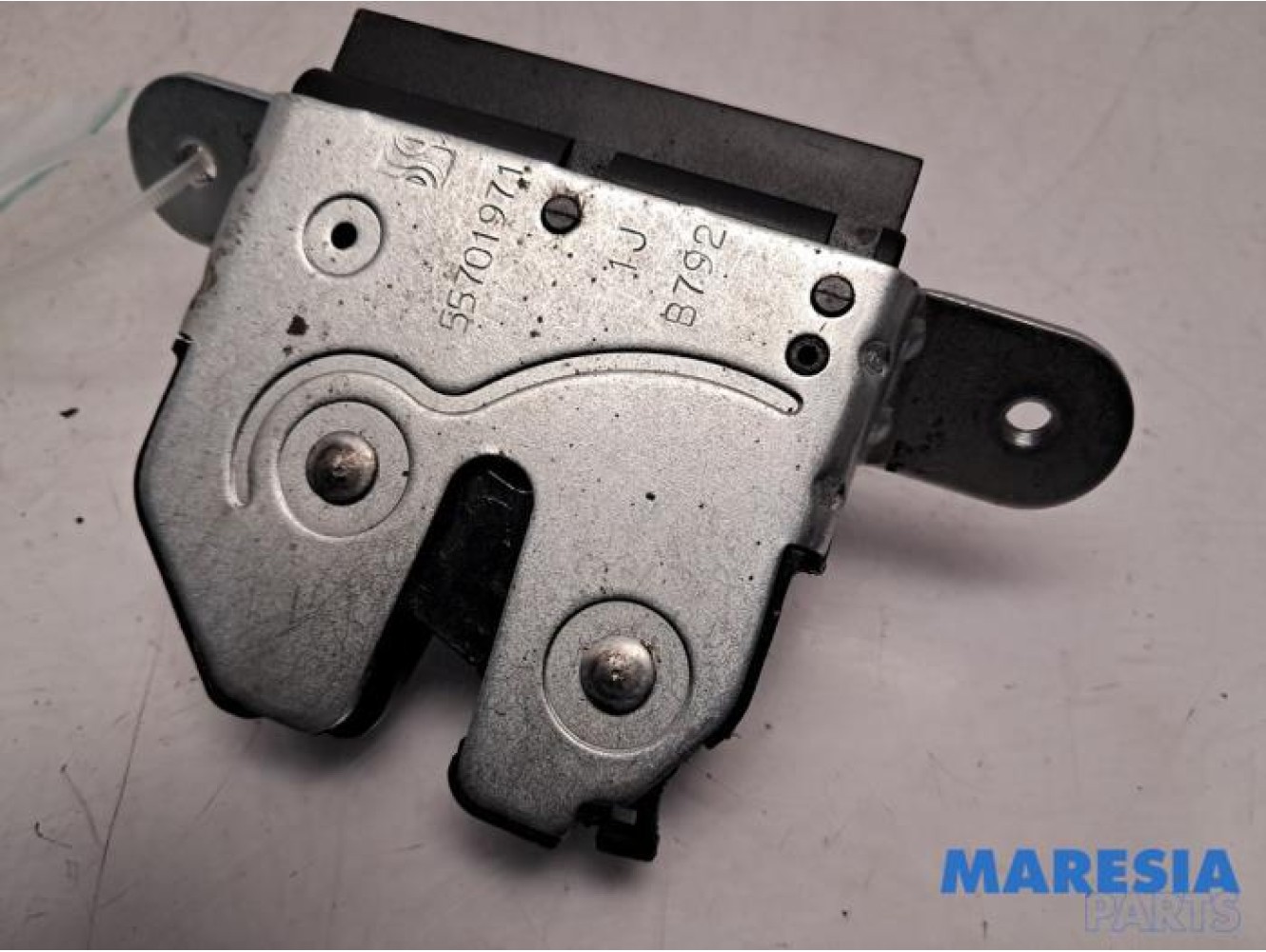 Fiat - 500 - Tailgate lock mechanism