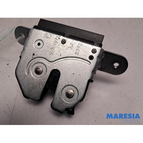 Fiat - 500 - Tailgate lock mechanism