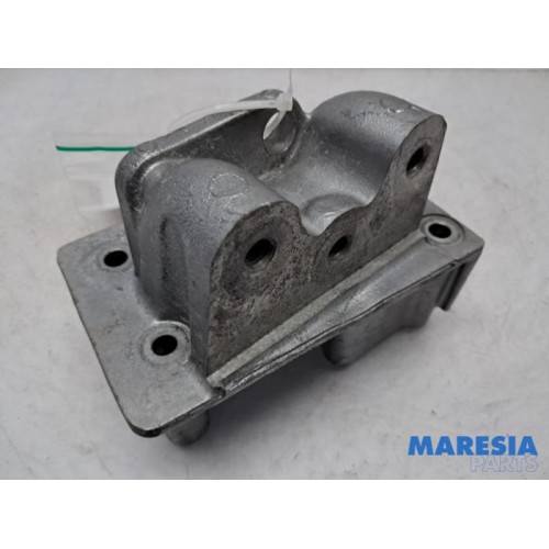 Alfa Romeo - Mito - Engine mount
