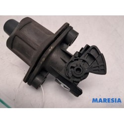 Peugeot - 107 - Tailgate lock mechanism