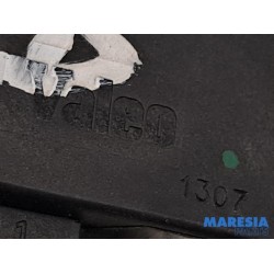 Peugeot - 107 - Tailgate lock mechanism
