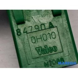 Peugeot - 107 - Rear window heating switch