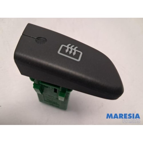 Peugeot - 107 - Rear window heating switch