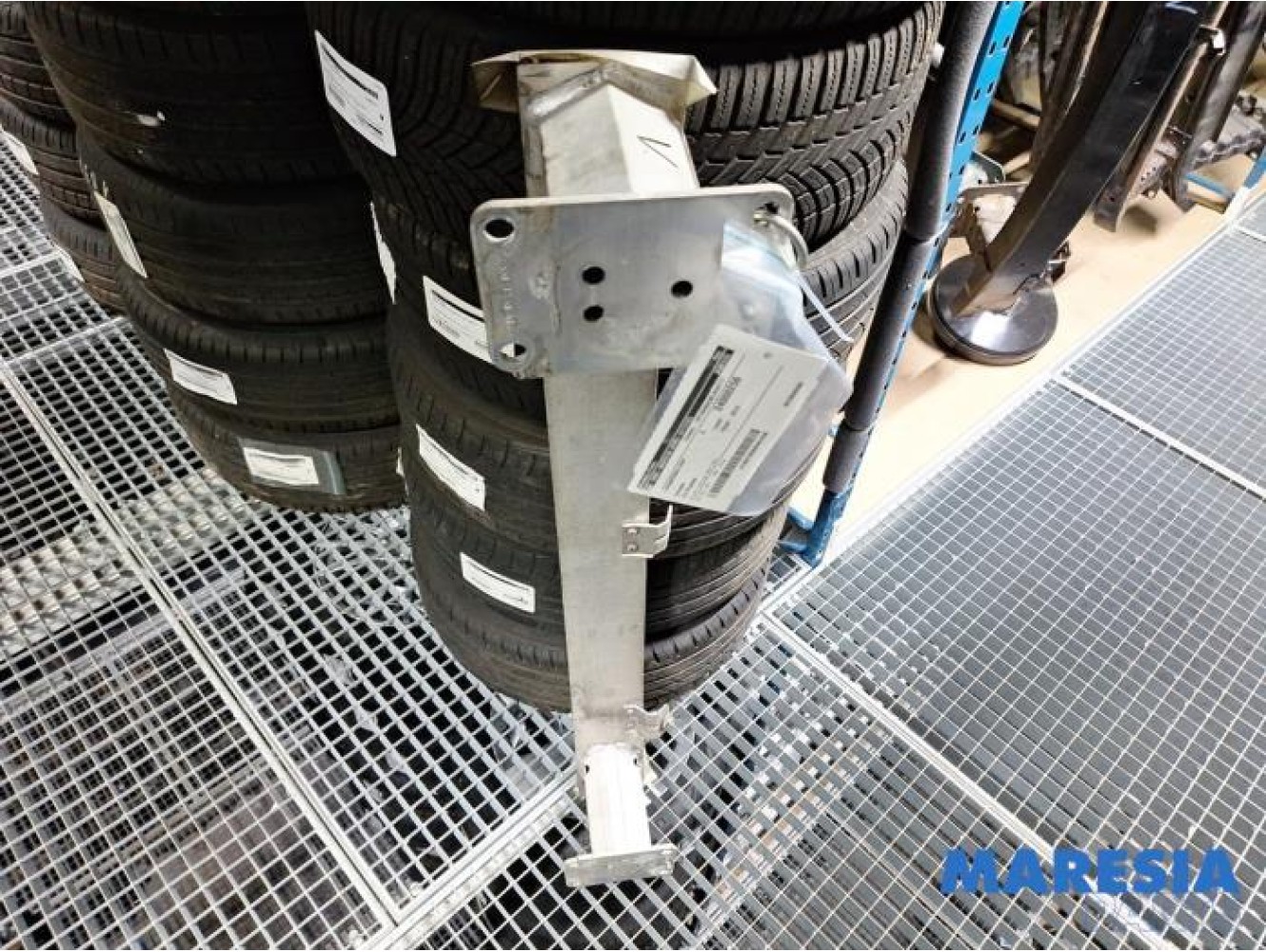 Citroen - C4 Picasso - Front bumper frame
