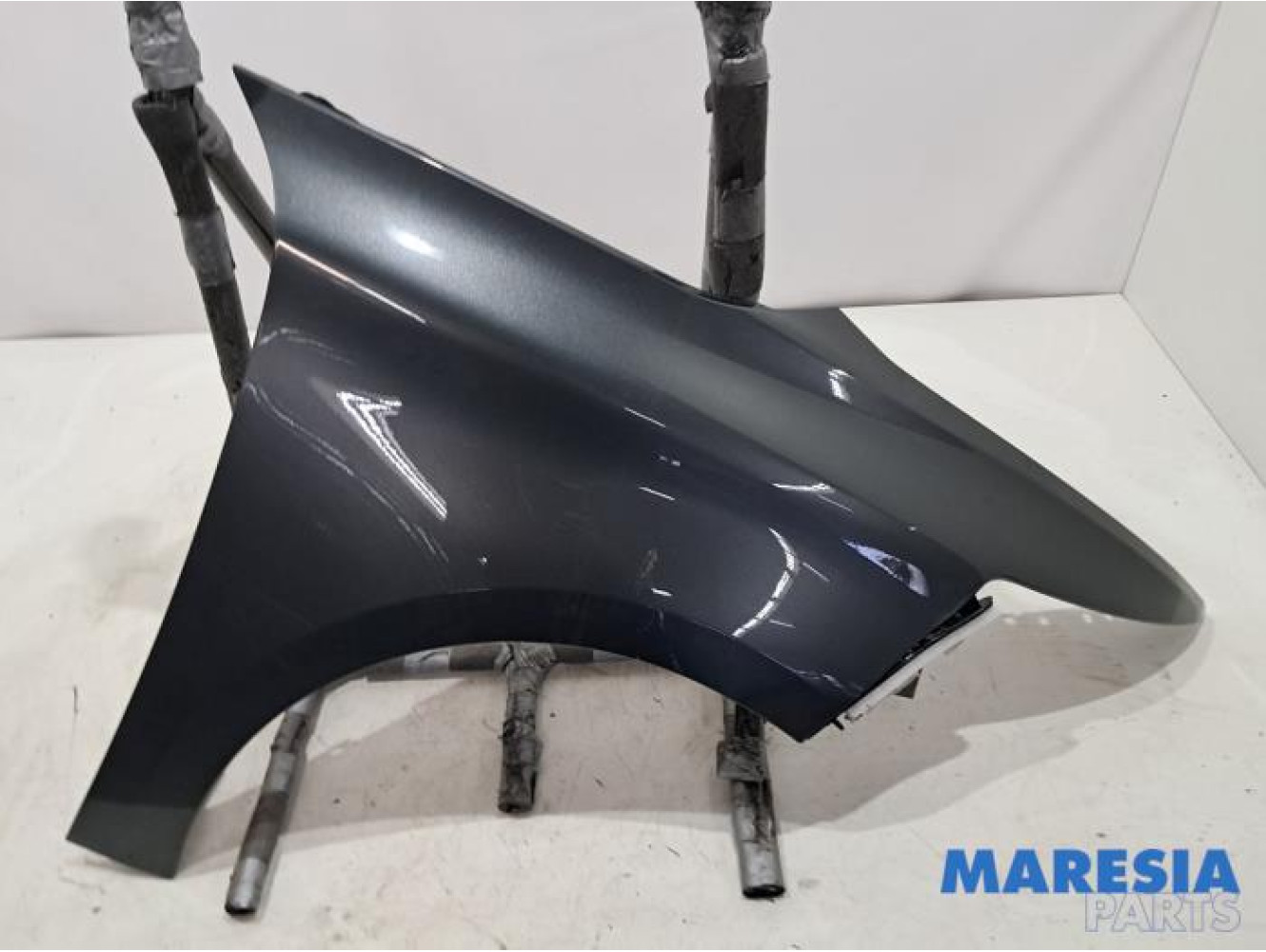 Citroen - C4 Picasso - Front wing, right