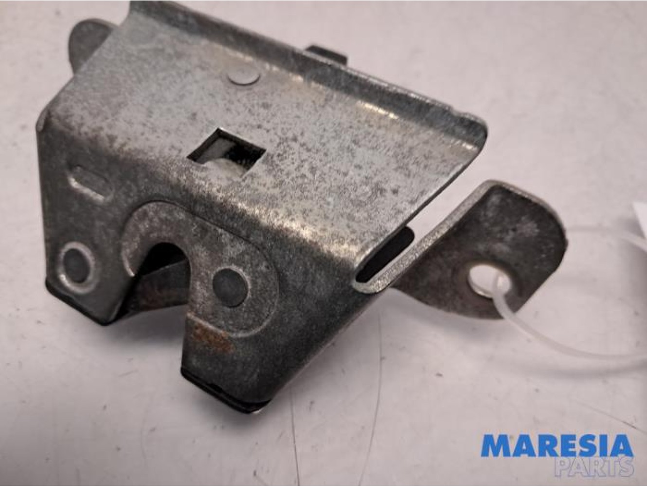 Peugeot - 107 - Tailgate lock mechanism