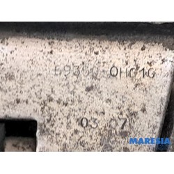 Peugeot - 107 - Tailgate lock mechanism