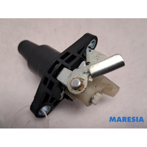 Citroen - C1 - Tailgate lock mechanism