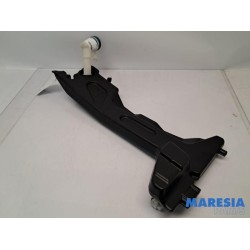 Citroen - C4 Picasso - Front windscreen washer reservoir