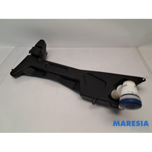 Citroen - C4 Picasso - Front windscreen washer reservoir
