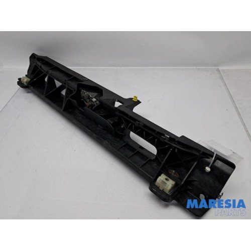 Citroen - C4 Picasso - Lock plate