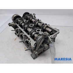 Renault - Clio - Cylinder head