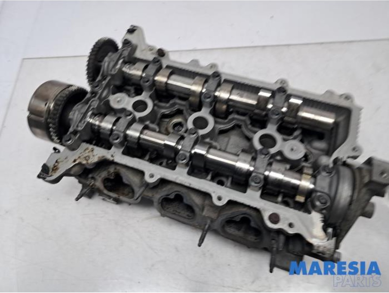 Renault - Clio - Cylinder head