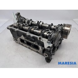 Renault - Clio - Cylinder head